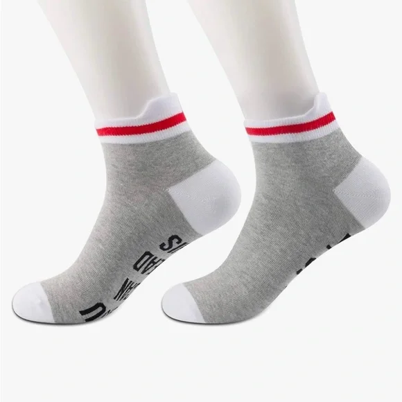 Golden Girls “Please Do Not Disturb” NWOT Gray and Red Casual Socks! - Picture 3 of 6